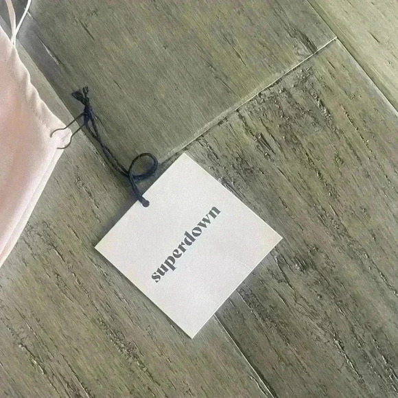 Superdown Gigi Tie Waist Romper NWT - Picture 4 of 5